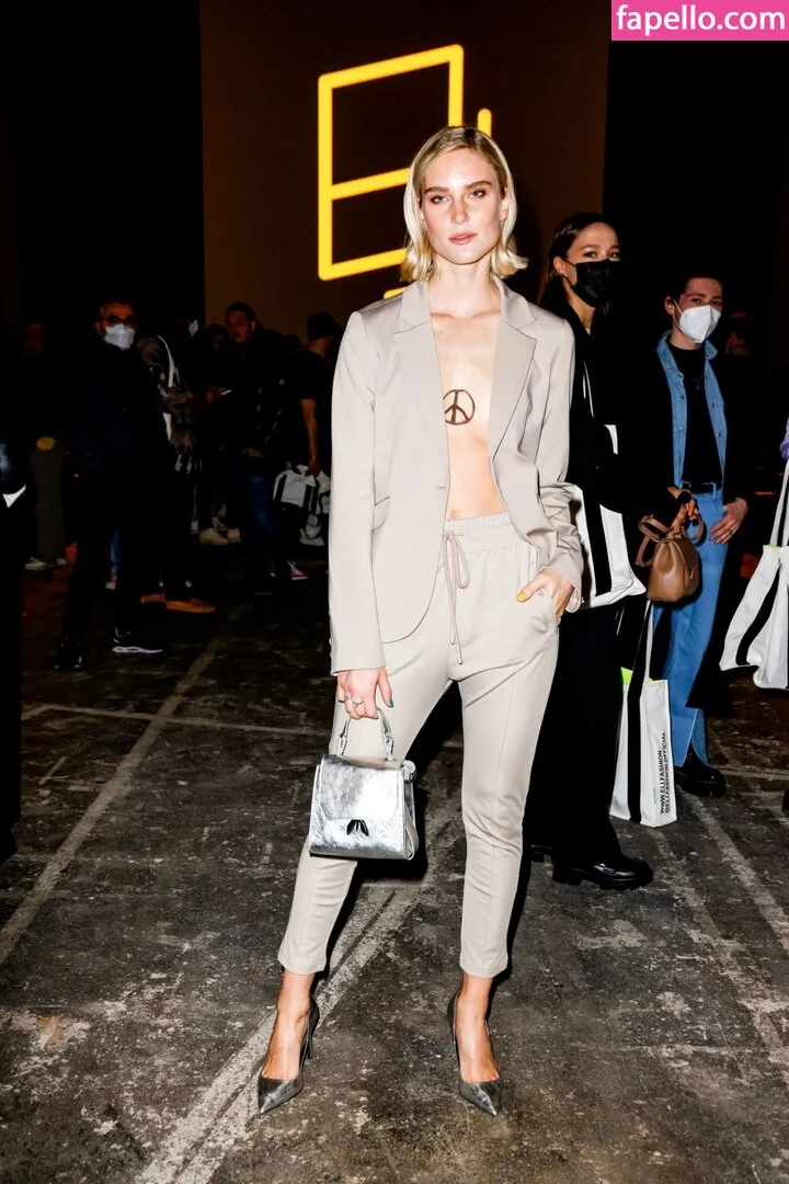 Kim Hnizdo Onlyfans Photo Gallery 