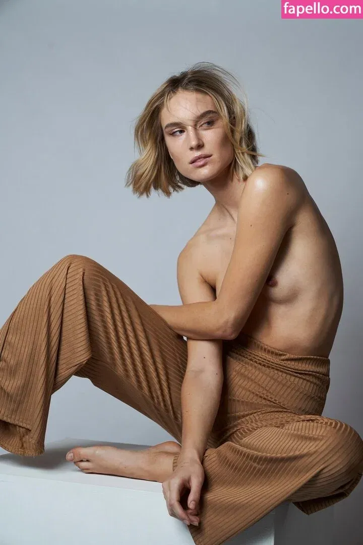 Kim Hnizdo Onlyfans Photo Gallery 