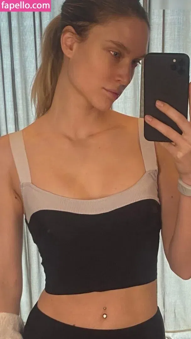 Kim Hnizdo Onlyfans Photo Gallery 