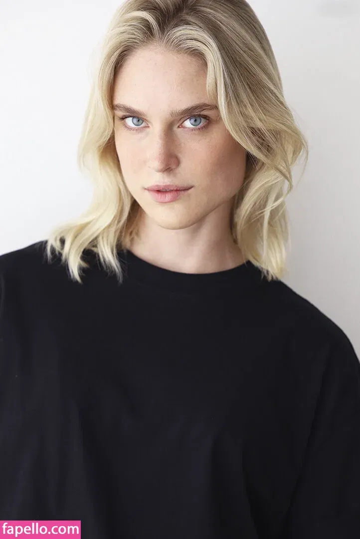 Kim Hnizdo Onlyfans Photo Gallery 