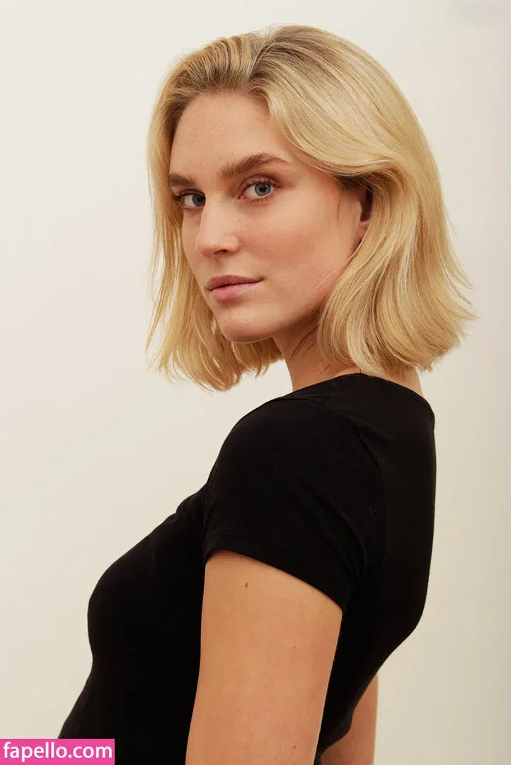 Kim Hnizdo Onlyfans Photo Gallery 