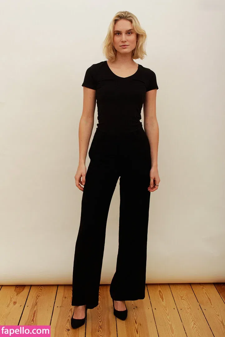 Kim Hnizdo Onlyfans Photo Gallery 