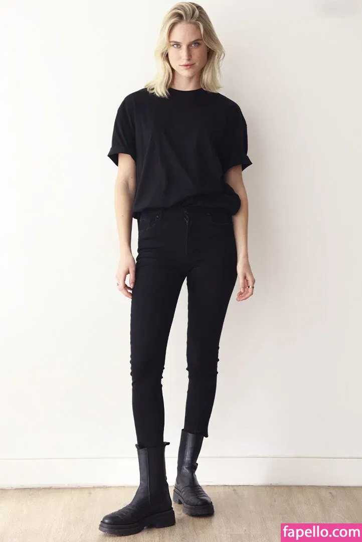 Kim Hnizdo Onlyfans Photo Gallery 