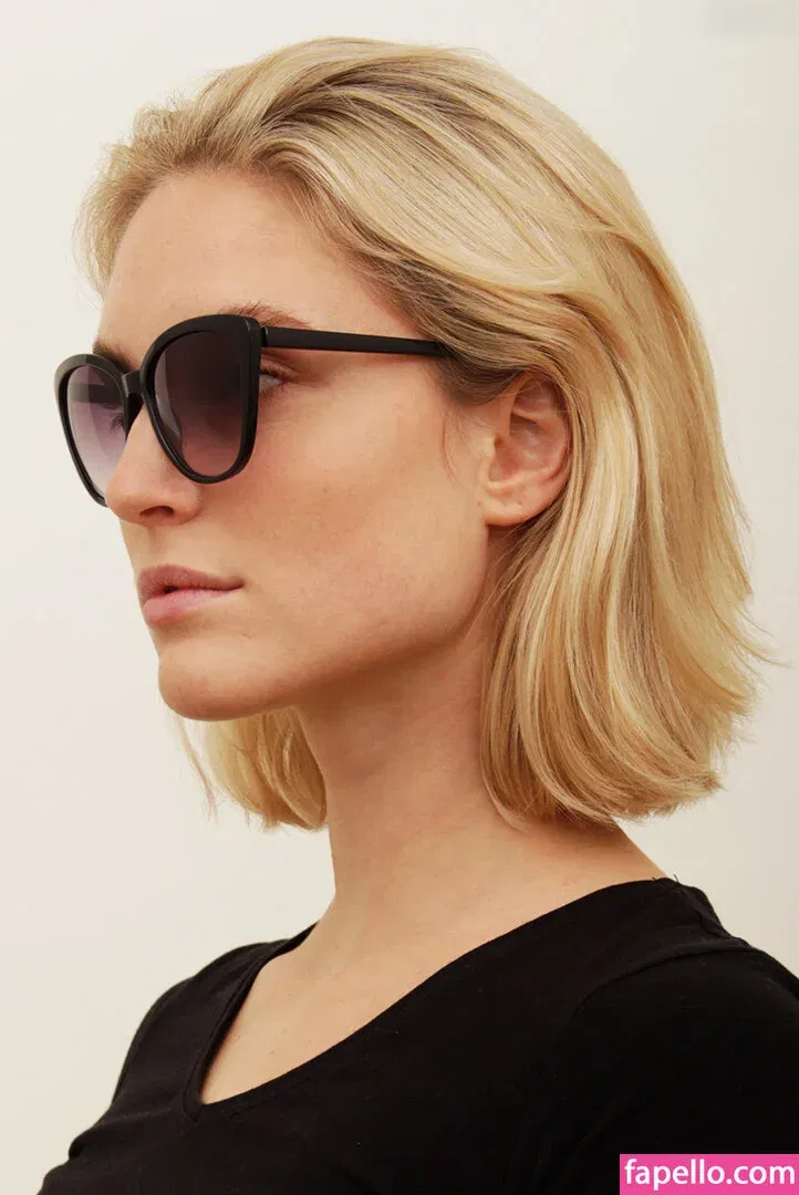 Kim Hnizdo Onlyfans Photo Gallery 