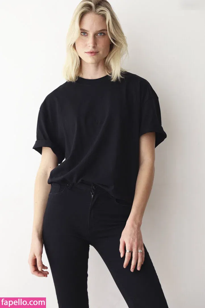 Kim Hnizdo Onlyfans Photo Gallery 