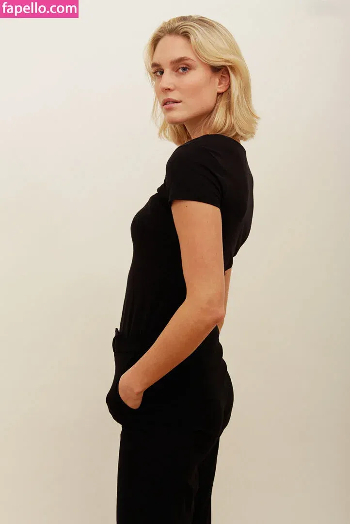 Kim Hnizdo Onlyfans Photo Gallery 