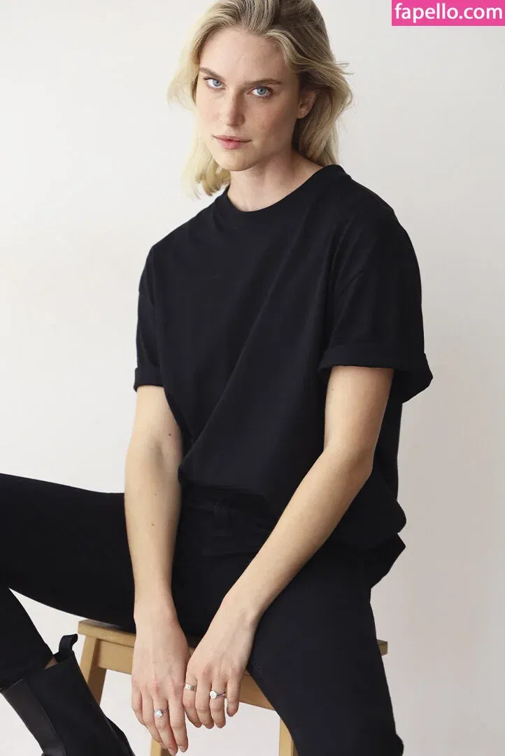 Kim Hnizdo Onlyfans Photo Gallery 