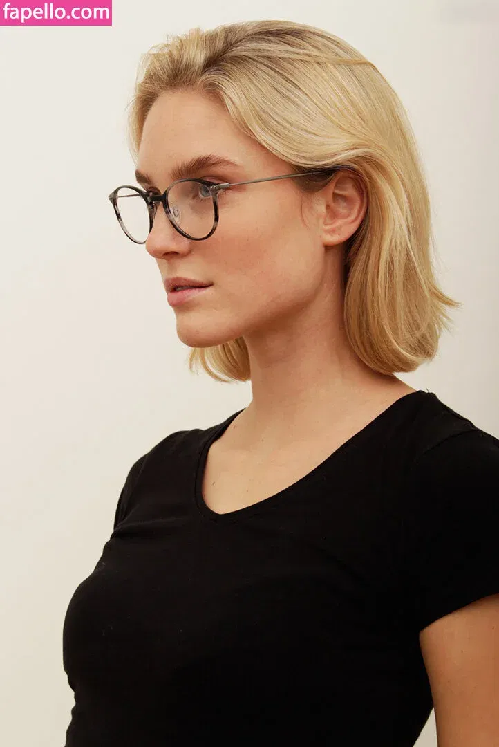 Kim Hnizdo Onlyfans Photo Gallery 