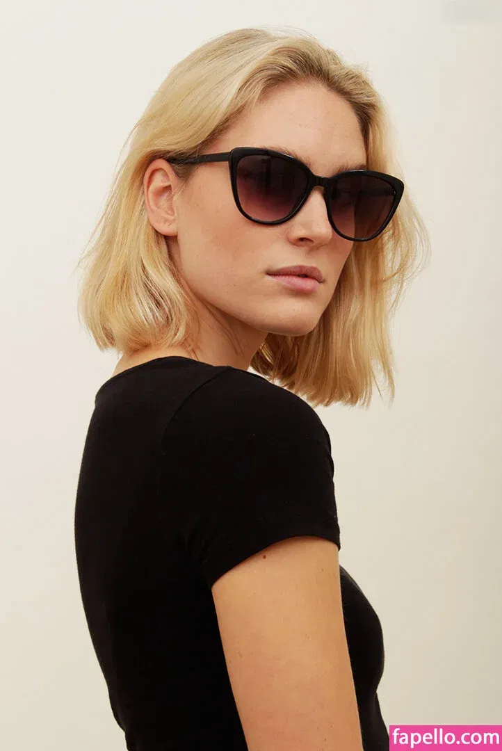 Kim Hnizdo Onlyfans Photo Gallery 