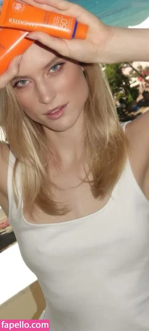 Kim Hnizdo Onlyfans Photo Gallery 