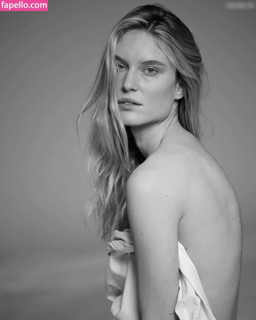 Kim Hnizdo Onlyfans Photo Gallery 