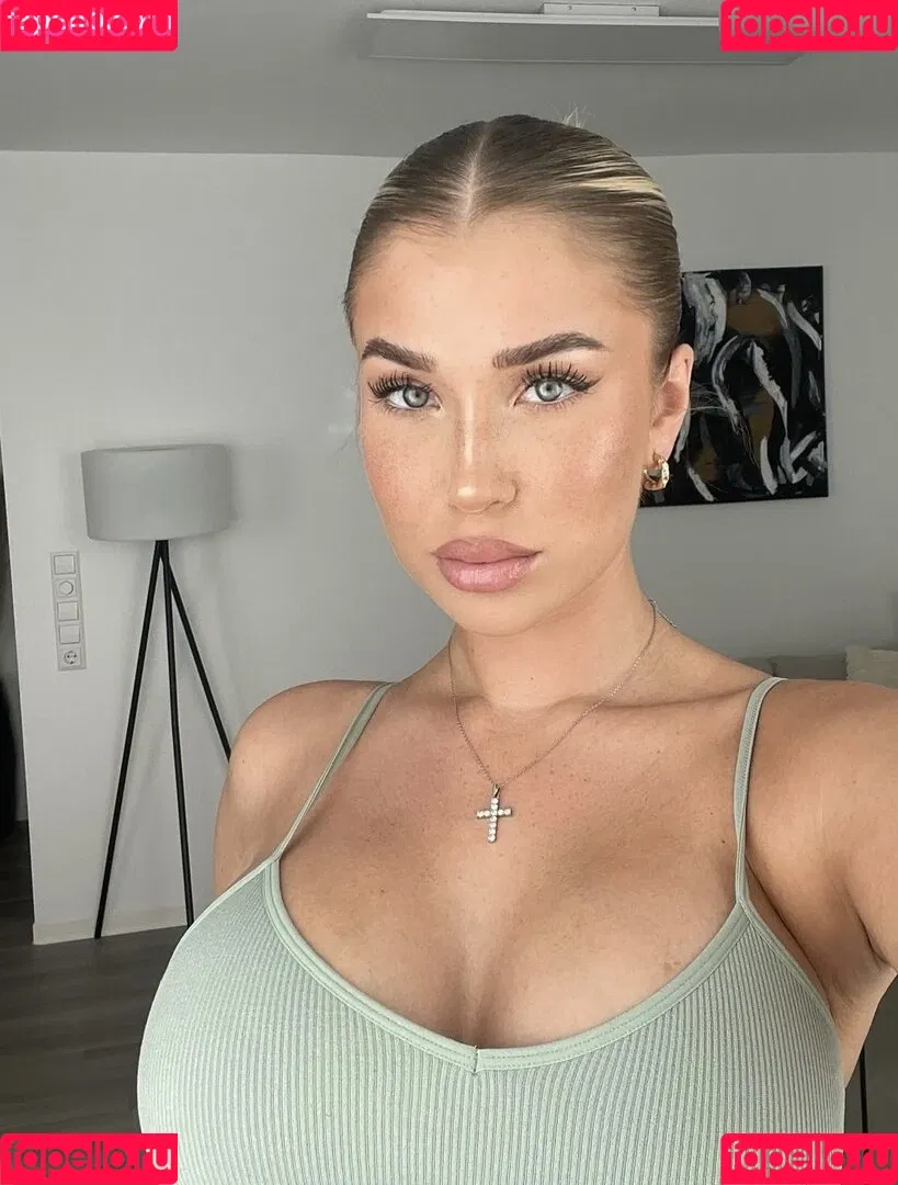 Lisa Jolie Onlyfans Photo Gallery 
