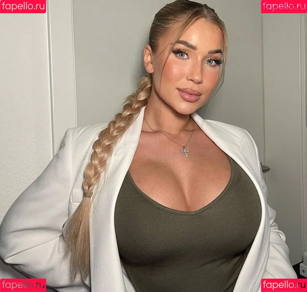 Lisa Jolie Onlyfans Photo Gallery 