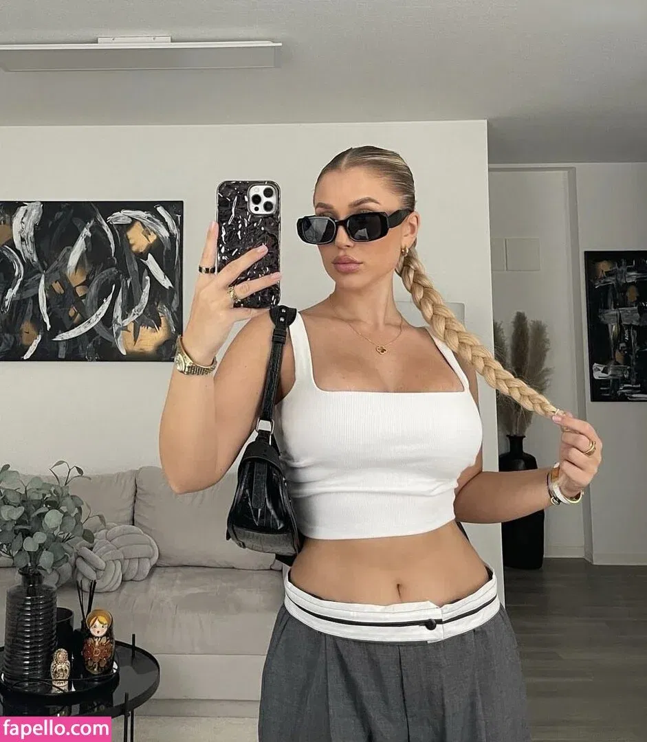 Lisa Jolie Onlyfans Photo Gallery 