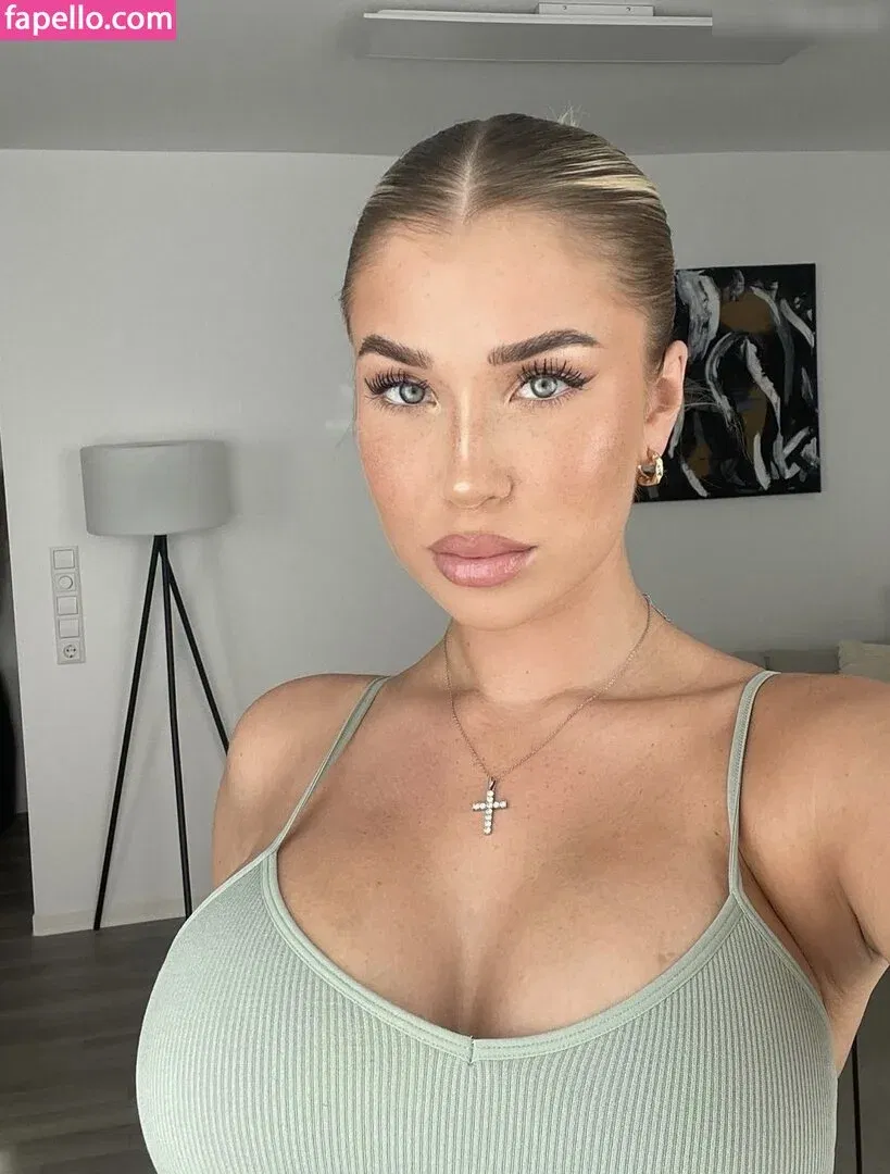 Lisa Jolie Onlyfans Photo Gallery 