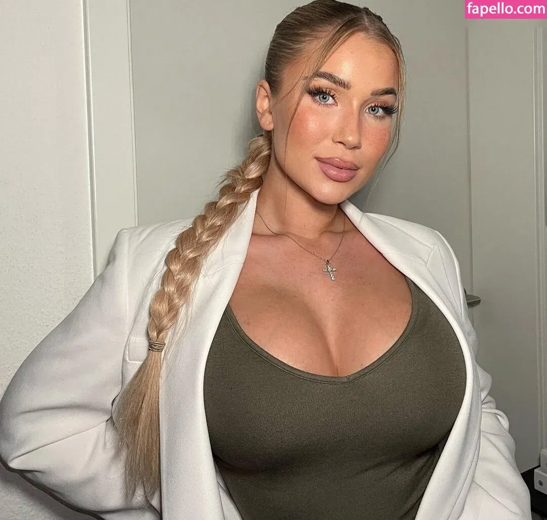 Lisa Jolie Onlyfans Photo Gallery 