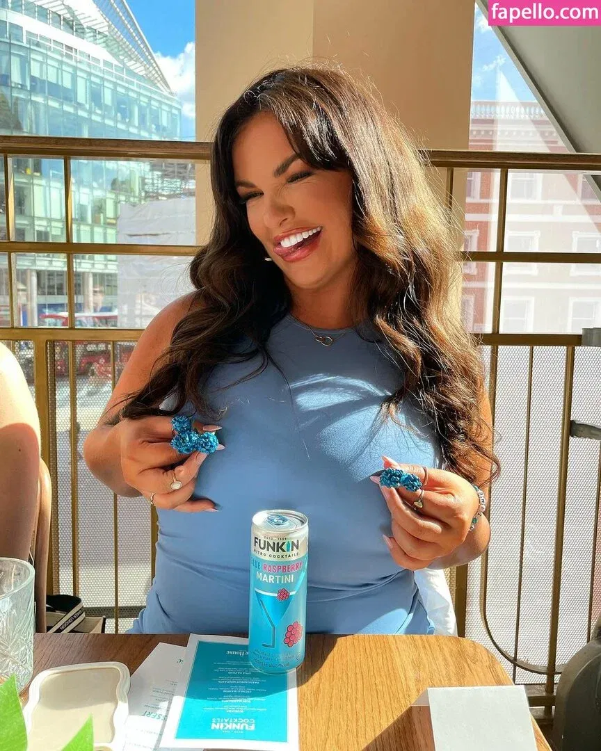 Charlotte Craig Onlyfans Photo Gallery 