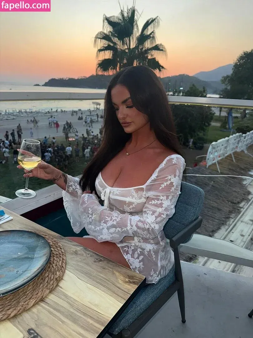 Charlotte Craig Onlyfans Photo Gallery 