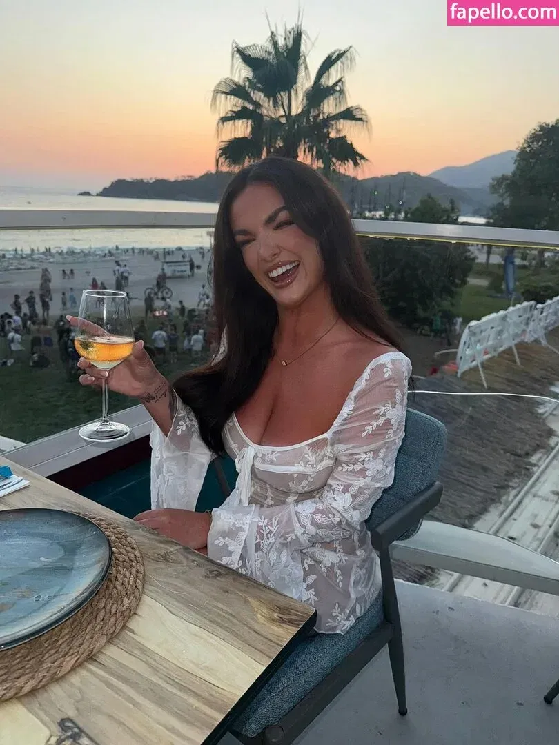 Charlotte Craig Onlyfans Photo Gallery 