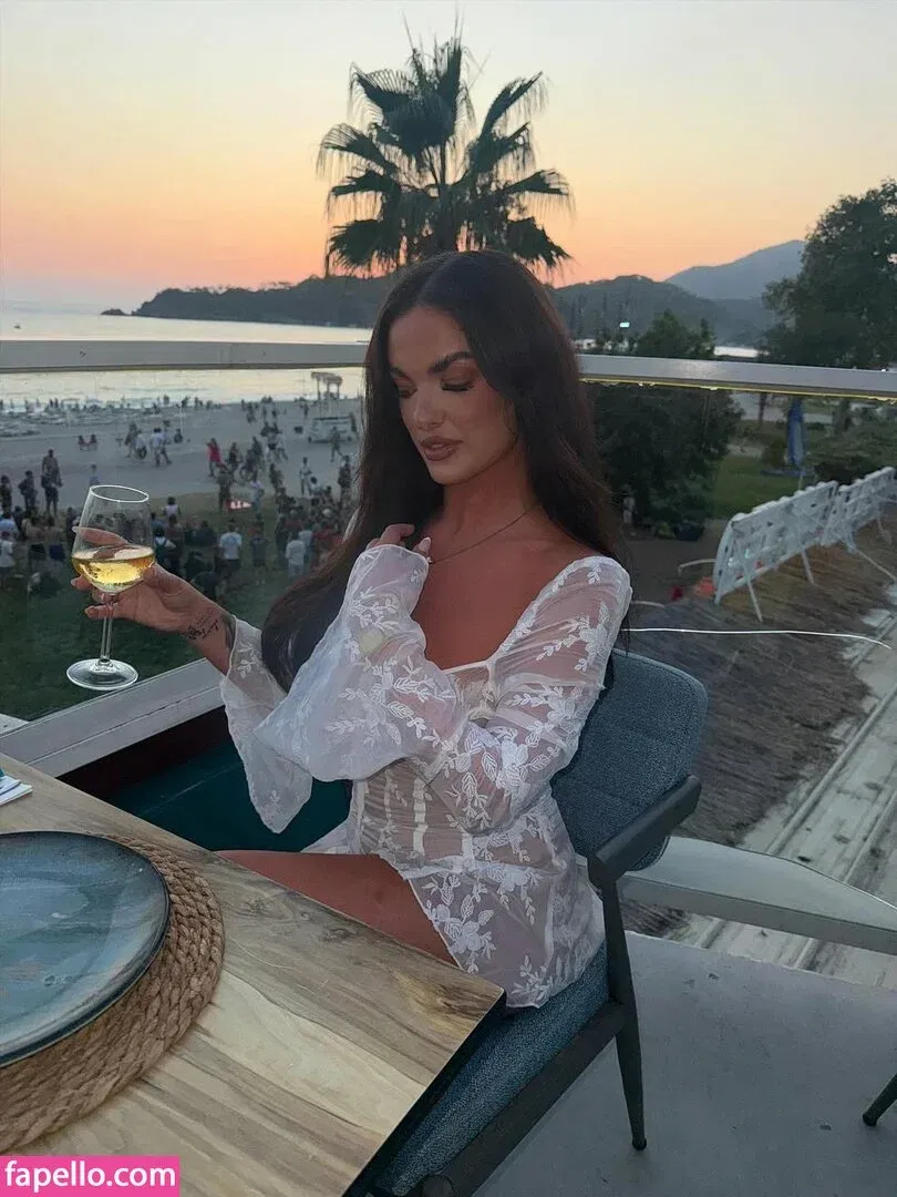 Charlotte Craig Onlyfans Photo Gallery 