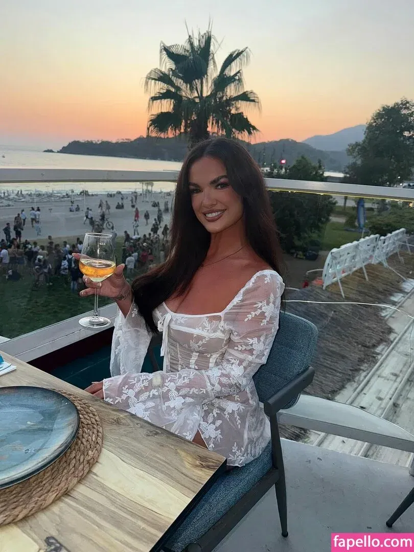 Charlotte Craig Onlyfans Photo Gallery 