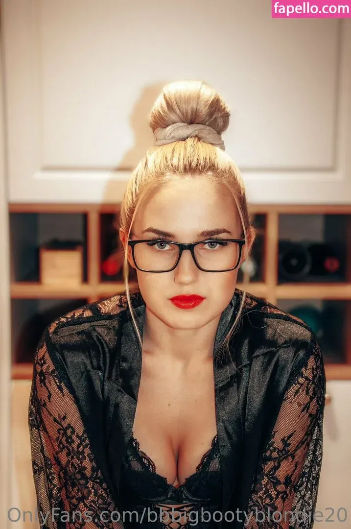 BigBootyBlondie Onlyfans Photo Gallery 