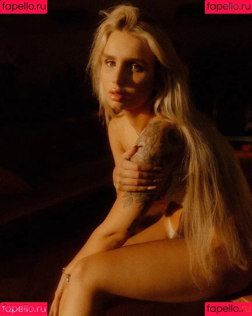 KinkySophiee Onlyfans Photo Gallery 