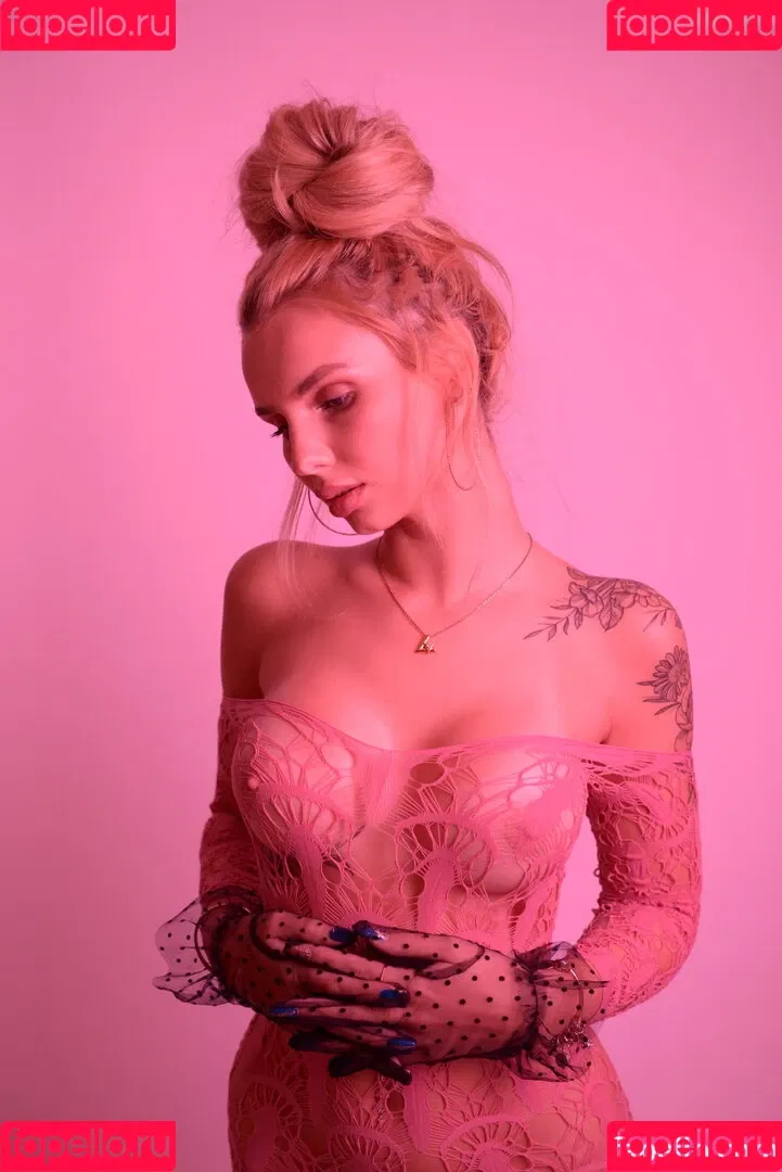 KinkySophiee Onlyfans Photo Gallery 