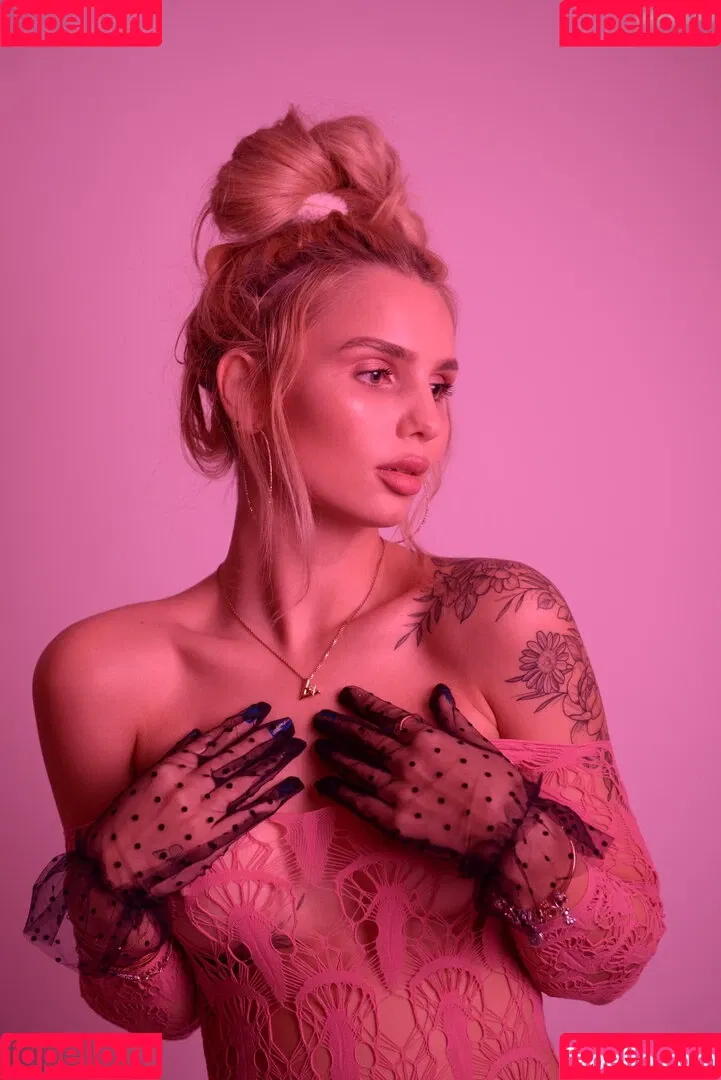 KinkySophiee Onlyfans Photo Gallery 