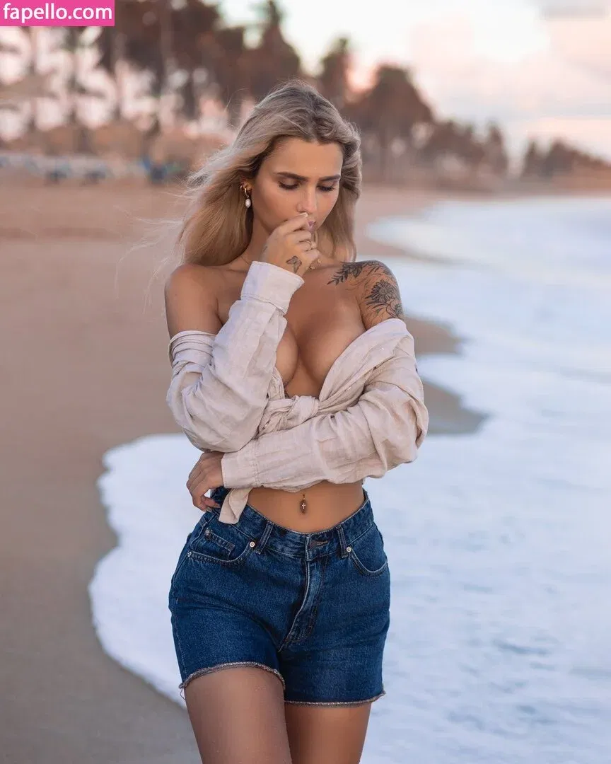 KinkySophiee Onlyfans Photo Gallery 