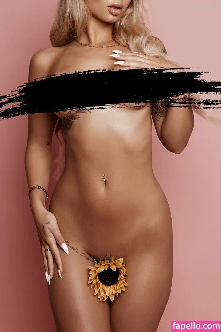 KinkySophiee Onlyfans Photo Gallery 