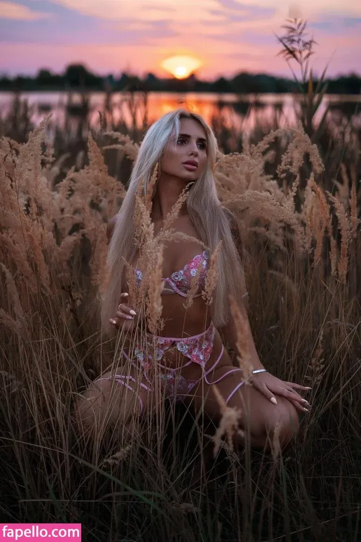 KinkySophiee Onlyfans Photo Gallery 