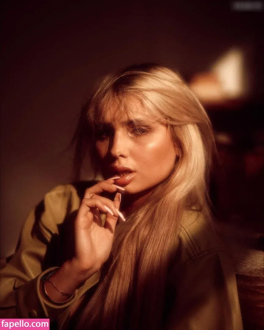 KinkySophiee Onlyfans Photo Gallery 