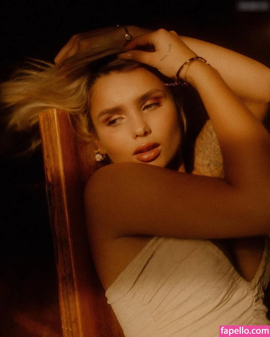 KinkySophiee Onlyfans Photo Gallery 