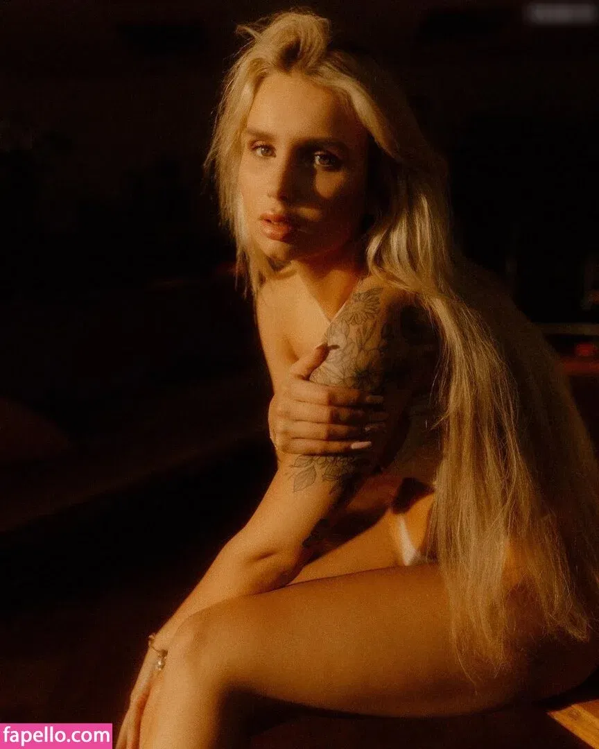 KinkySophiee Onlyfans Photo Gallery 