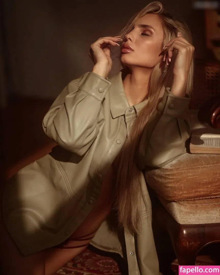 KinkySophiee Onlyfans Photo Gallery 