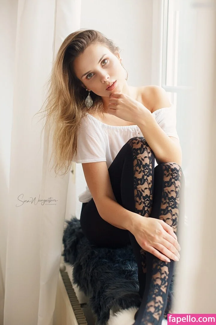 KinkySophiee Onlyfans Photo Gallery 