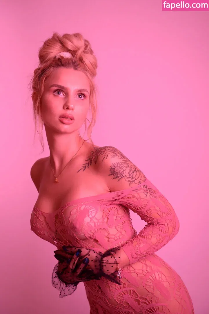 KinkySophiee Onlyfans Photo Gallery 