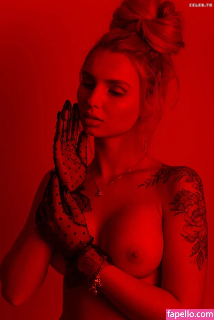 KinkySophiee Onlyfans Photo Gallery 