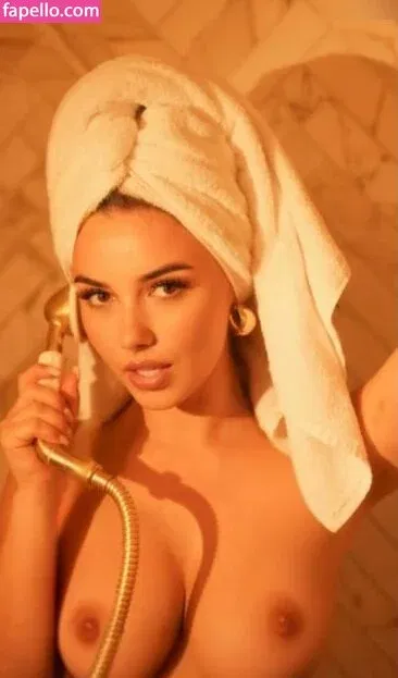 Minicuta Fake Onlyfans Photo Gallery 