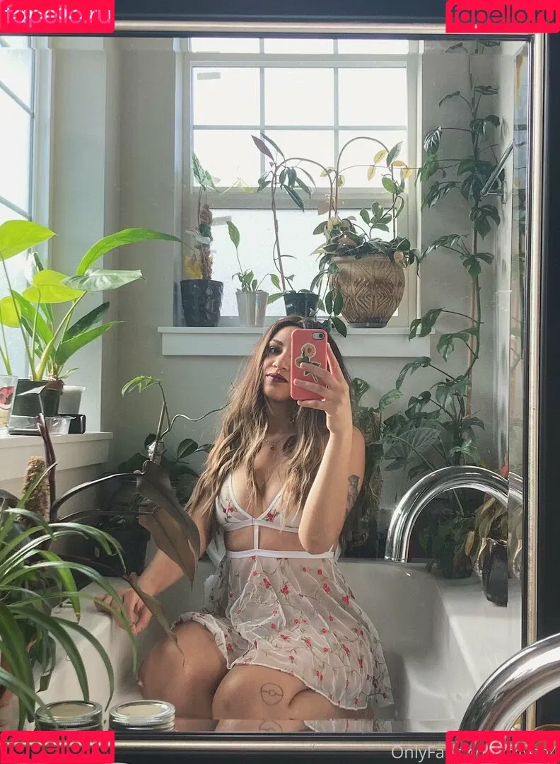 t4ych4 Onlyfans Photo Gallery 