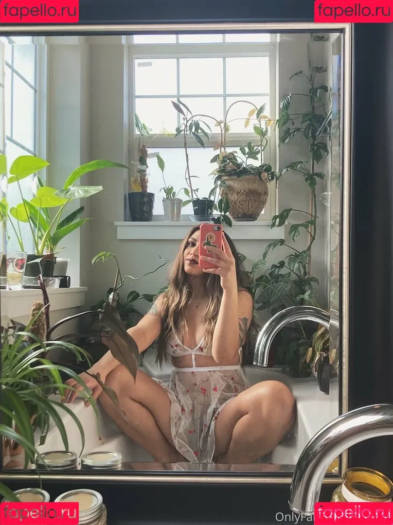 t4ych4 Onlyfans Photo Gallery 