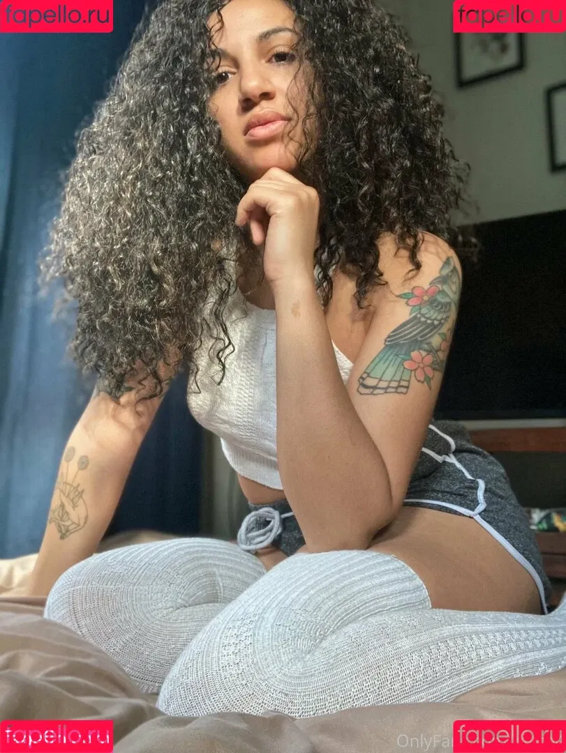 t4ych4 Onlyfans Photo Gallery 