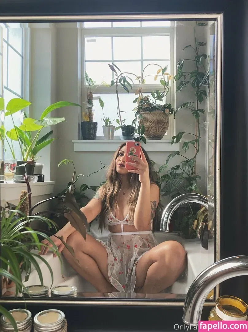 t4ych4 Onlyfans Photo Gallery 