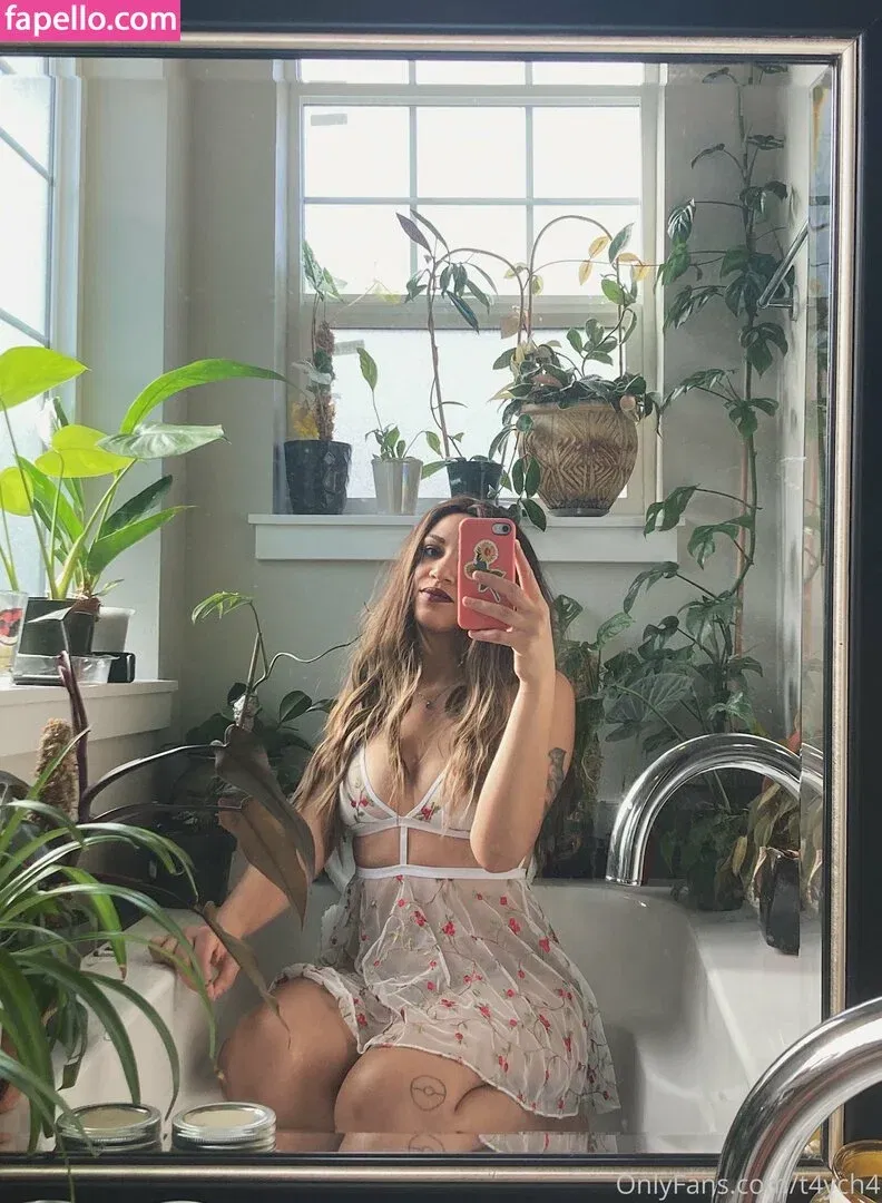 t4ych4 Onlyfans Photo Gallery 