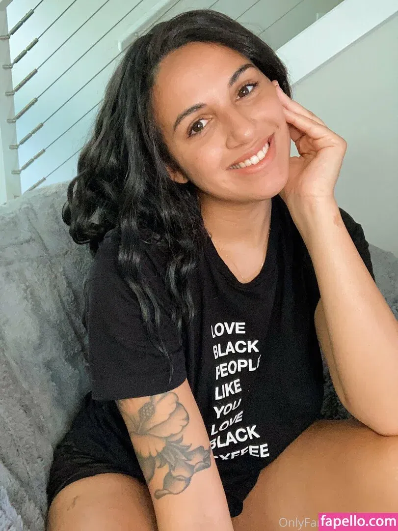 t4ych4 Onlyfans Photo Gallery 