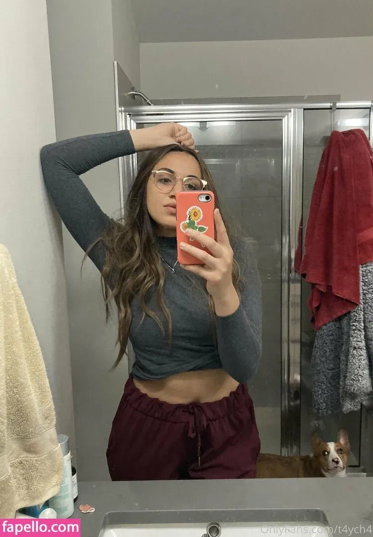 t4ych4 Onlyfans Photo Gallery 