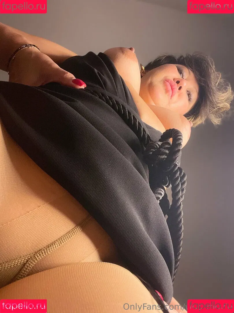 Julia Woo Onlyfans Photo Gallery 