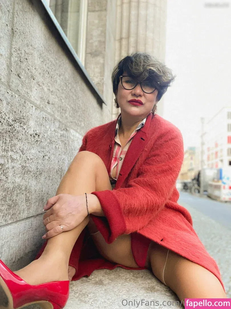 Julia Woo Onlyfans Photo Gallery 