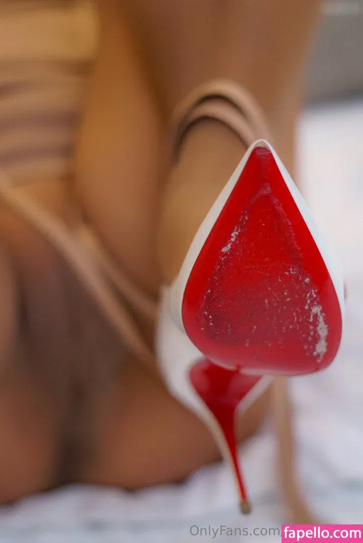 Julia Woo Onlyfans Photo Gallery 